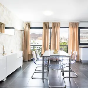 https://new-apartment-center-los-cristianos.tenerifehoteles.net